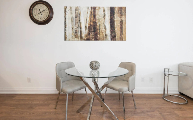 Diamond Vacation Homes - Yonge Sheppard