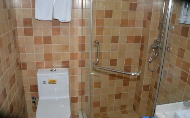 Super 8 Hotel (Shanghai Outlet Lushen Road) – Bathroom – Shanghai