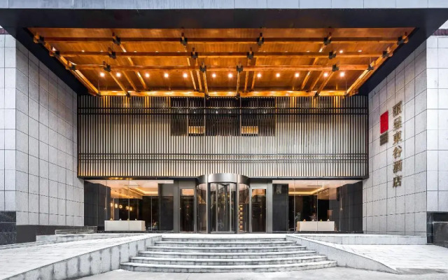 Western Royal Palace Hotel