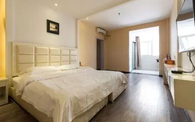 Red Ant Theme Hotel (Xinxianghe Normal University Wanda Branch)