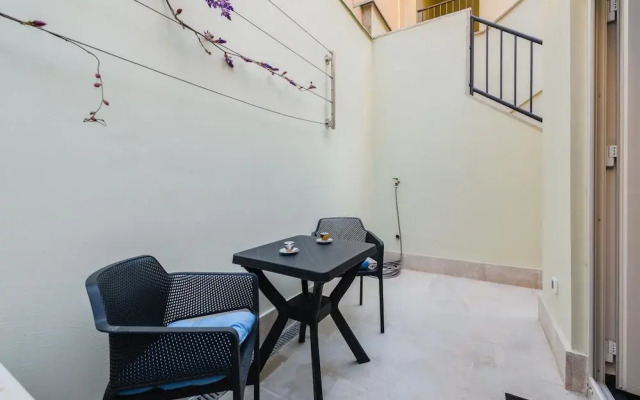 Apartment With Scenic View