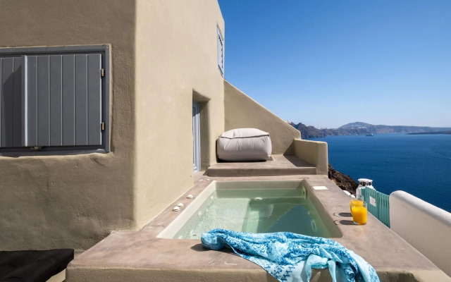 SantorOia Luxury Suites