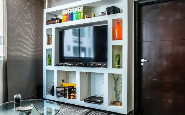 Diaphanous Urban Apartment