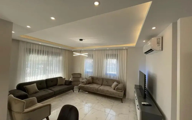 Inviting 4-bed Villa Lina With lux Pool
