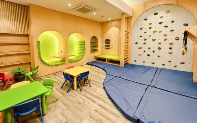 Newly Studio Apt w/ Pool, Gym Netflix