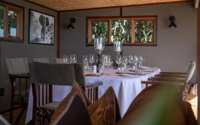 HillsNek Safari Camp - Amakhala Game Reserve