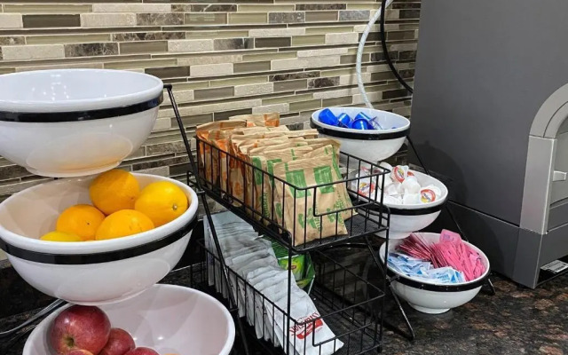 Travelodge by Wyndham Iowa City