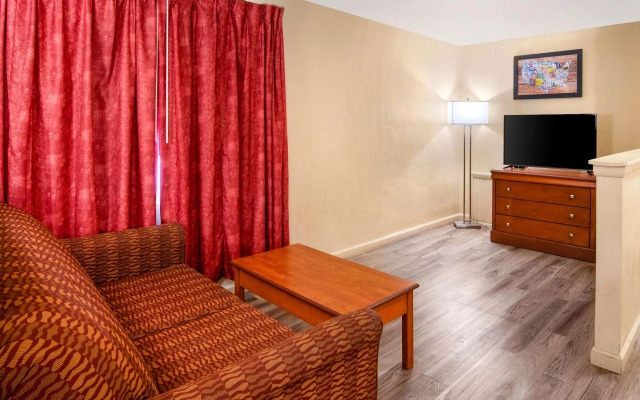 Econo Lodge Inn & Suites Durango