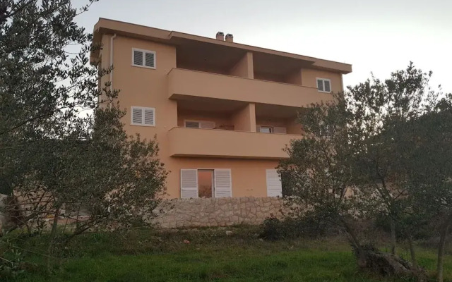 Contemporary Apartment in Neviđane near Sea