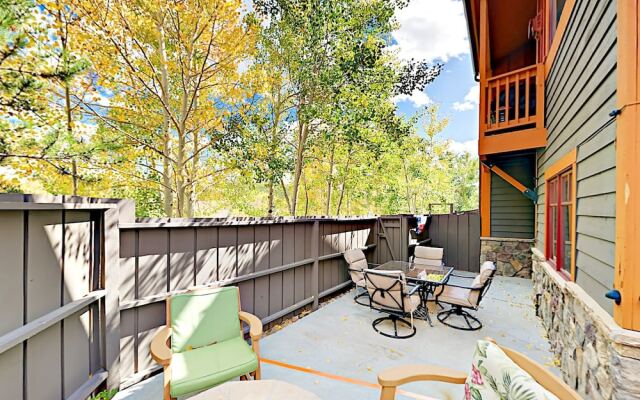 Elegant Townhome with Hot Tub by RedAwning