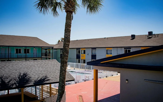 Biloxi Beach Hotel