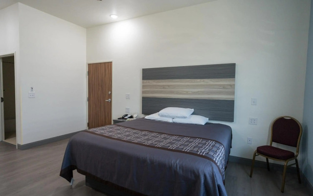 Texas Bungalows Hotel & Hotel Que at Lakeline Austin Cedar Park