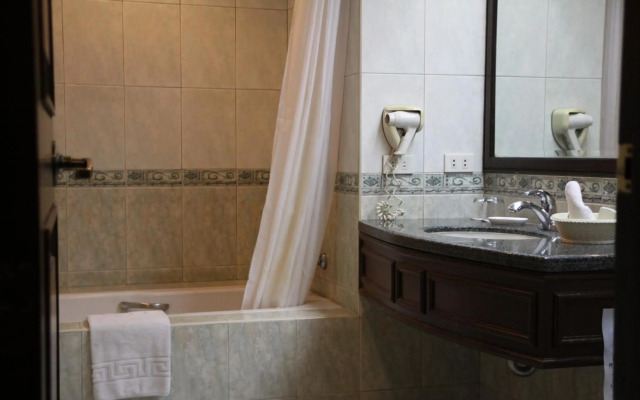 Herald Suites Solana