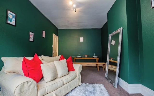 Host Stay Broadbanks Apartment