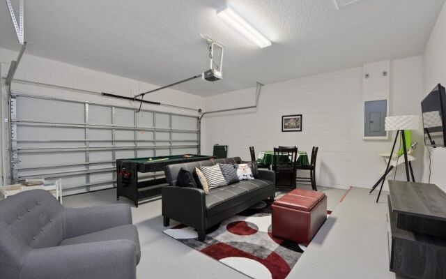 4-bedroom House w/ Private Pool - Lovely Location Home