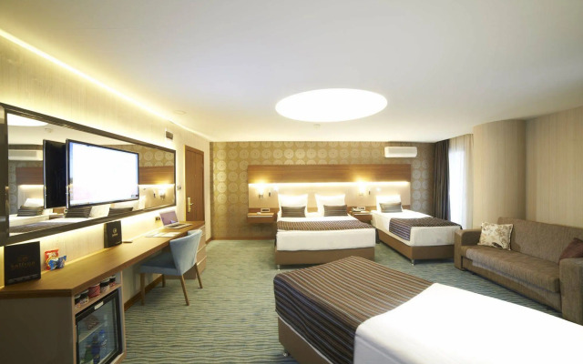 Saffron Hotel