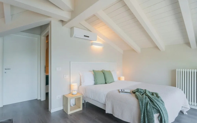 Mulino Vista Lake by Rent all Como