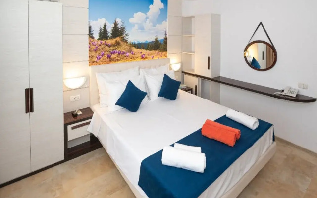 Mera Holiday Resort (Anca-Irina)