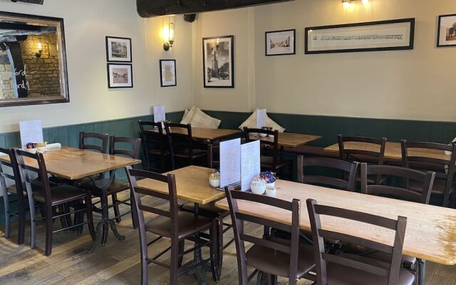 Priory Tearooms Burford With Rooms