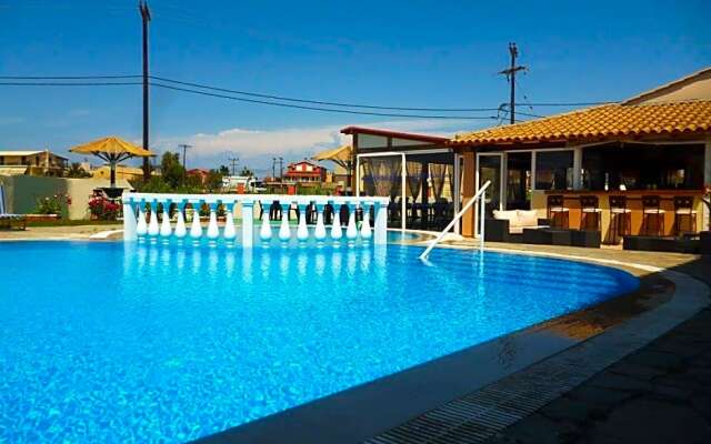 Alexis Pool Apartments