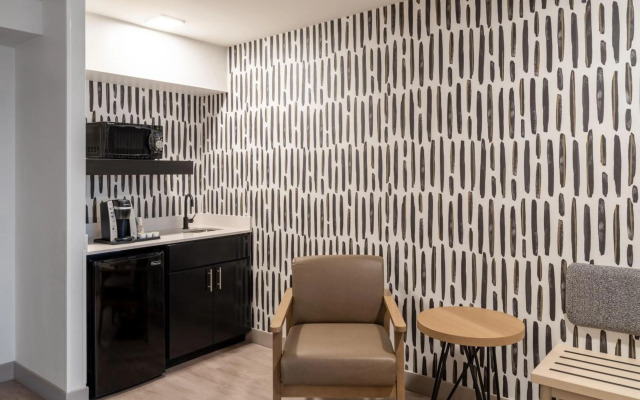 Atwell Suites Austin Airport by IHG