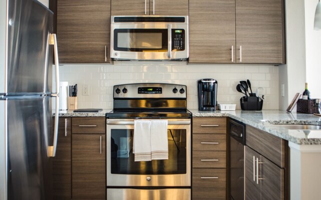 Deluxe One Bed Apartment Near South End/Uptown