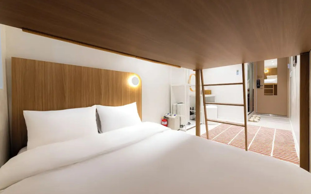 Slow On Hostel Hongdae