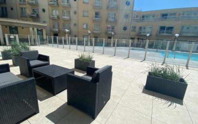 Deluxe Apartment with Shared Pool