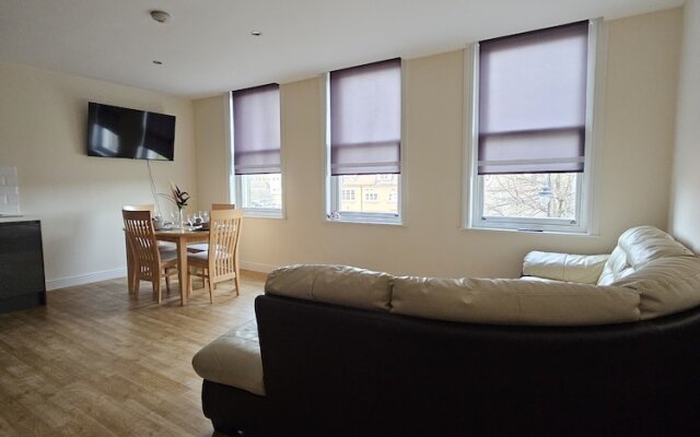 Town Center Modern Apartment 10