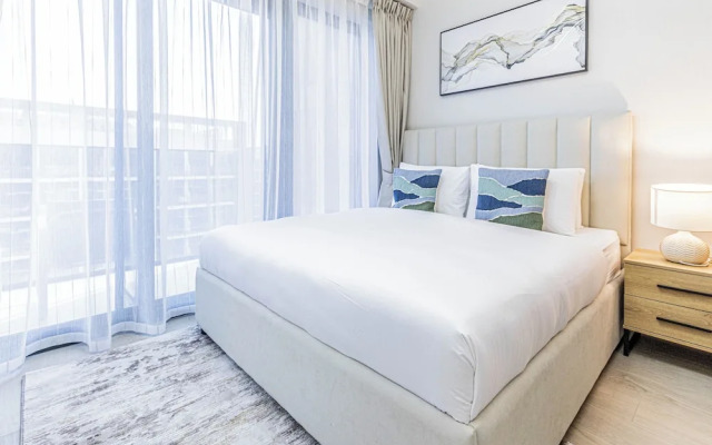 Luxurious 1BR Living in Azizi Riviera 39