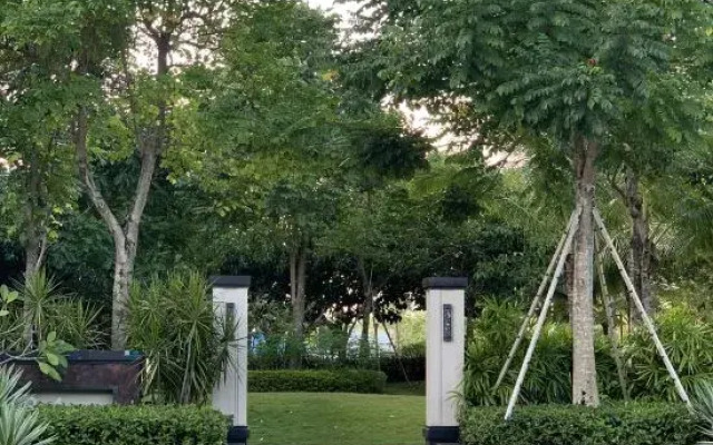Yixia Holiday Hostel
