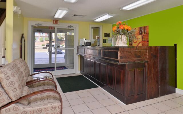 Douglas Inn And Suites