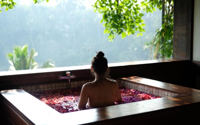 Suarapura Resort & Spa