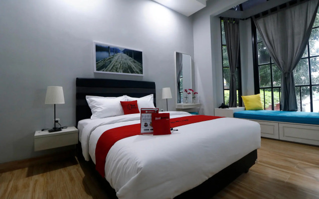 RedDoorz Premium near RS Pondok Indah