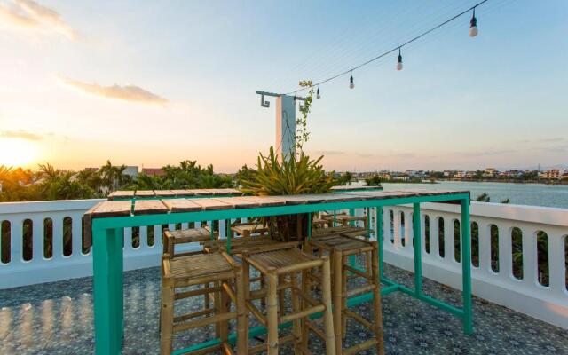 Sunny Riverside Homestay