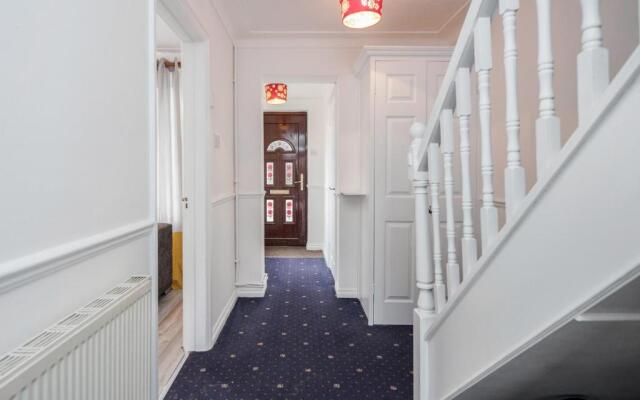 3br-sleeps5-parking-garden-accesstolondon