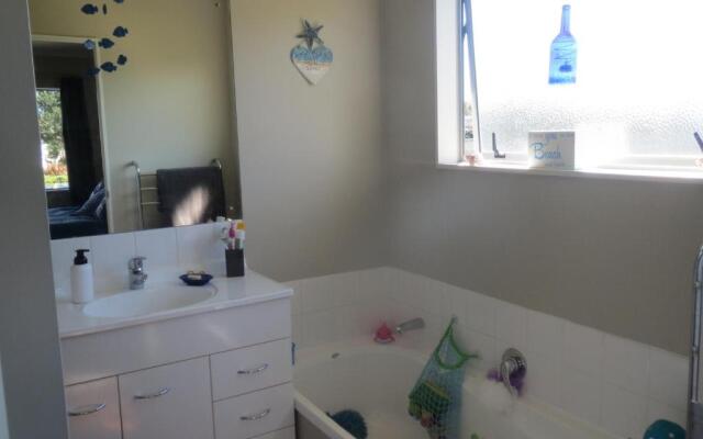 Hosts on the Coast Harbour Views