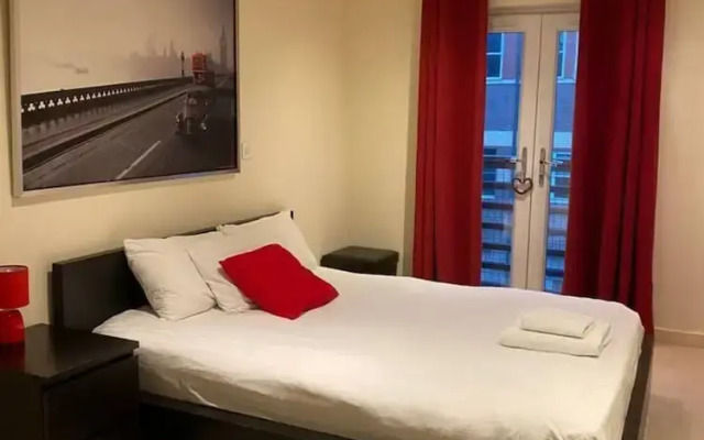 The Sawmill Glossy Sleek Peaceful City Centre red