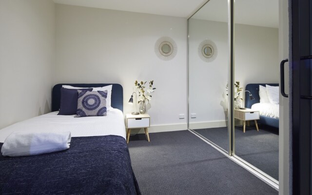 Apt Walking Distance to MCG & Epworth Hospital