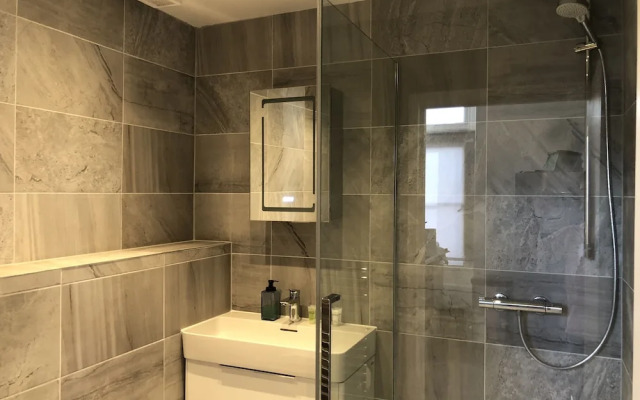 Spacious & Modern 2 Bed Apartment at Knightsbridge London