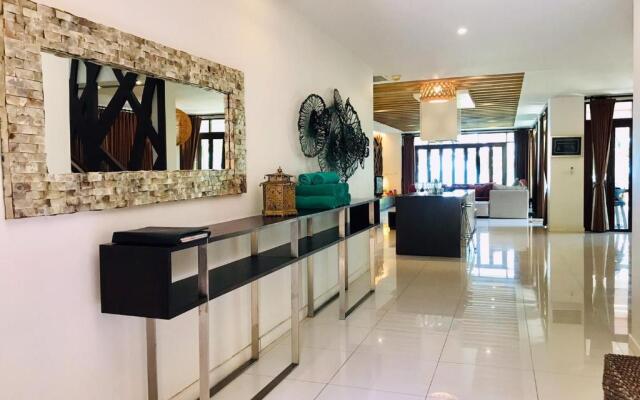 Amatapura Beachfront Villa 10
