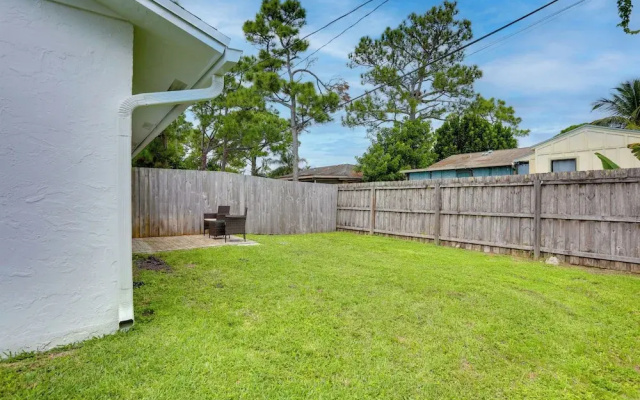 Pet-friendly Jupiter Townhome, 6 Mi to Beaches!