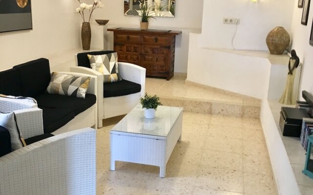 Beautiful 2 Bedroom Apartment