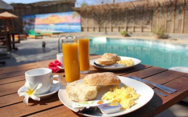 Palosanto Backpackers