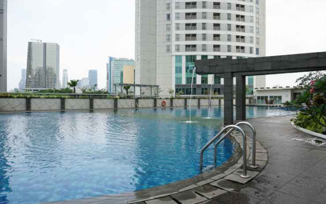 Amazing 1BR at The Wave Rasuna Epicentrum By Travelio