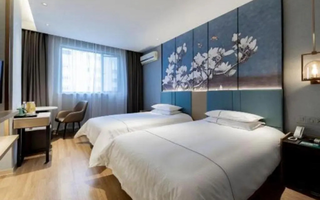 Zhangjiagang Suning Auraya Hotel