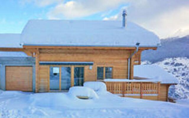 Lavish Holiday Home in Heremence With Balcony