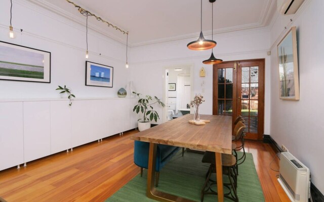 Designer 2 Bedroom House with Garden in Northbridge