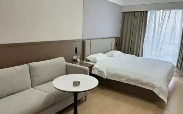 Mingren Hotel (Zhengzhou East High-speed Railway Station)