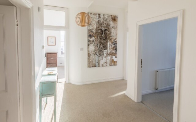 Waters Edge Apartment at Beach House